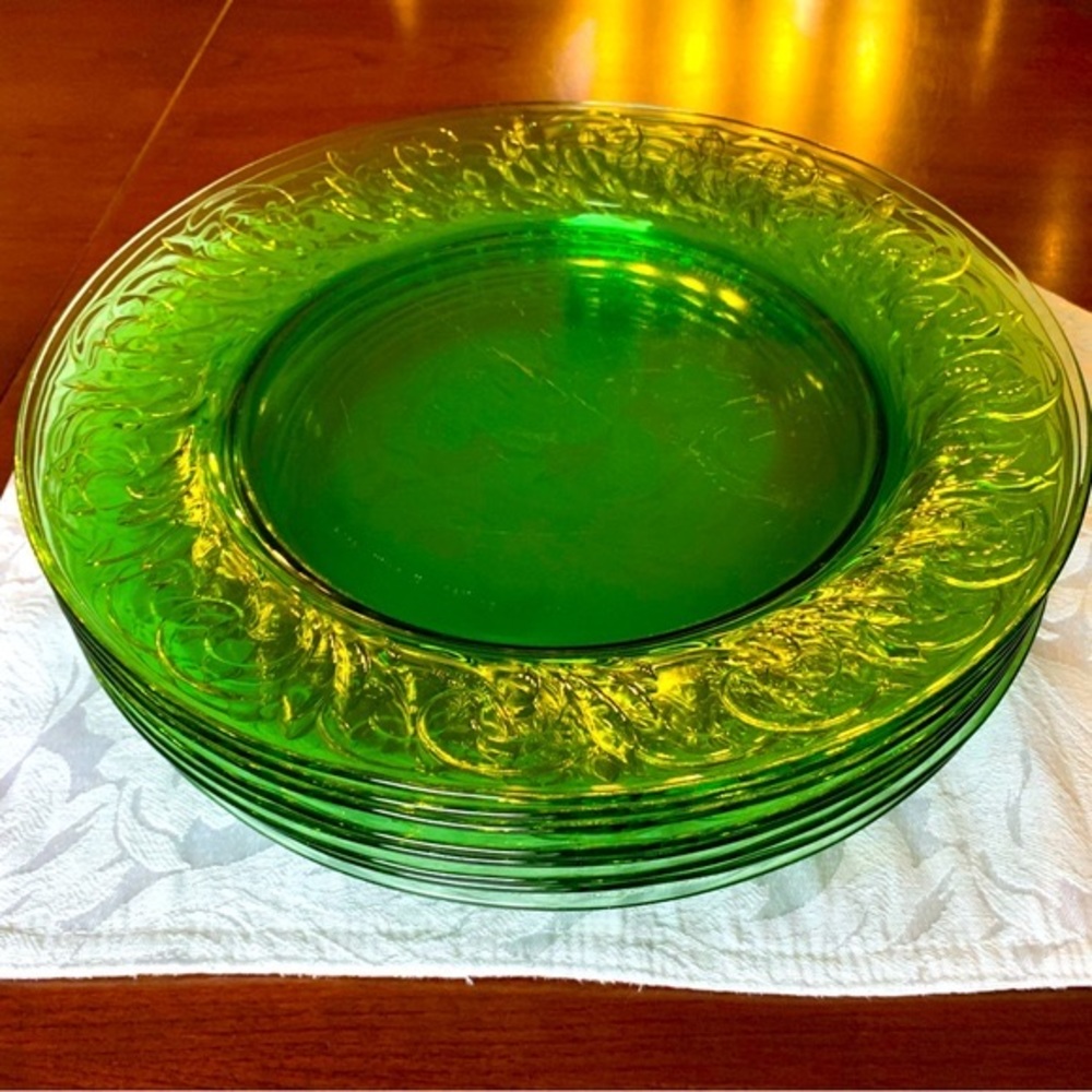 Gorgeous green color thick glass charger dinner plates set of four 30 cm / 12 in